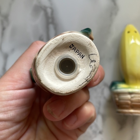 Vintage Kitschy Apomorphic winking Banana - Salt and Pepper Shakers, 1950's - Picture 8 of 11